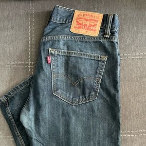 Dark denim 521 Levi’s 30x30 - worn but in good condition.